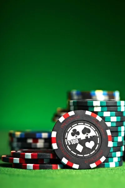 slot 50000 Live Sic Bo betting interface with game information and multilingual dealer chat